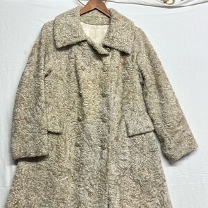 Vintage Womens Borre Sportowne LA France coat